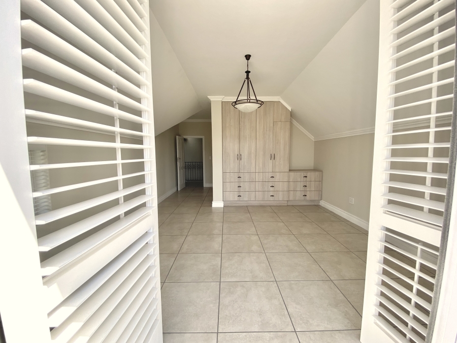 5 Bedroom Property for Sale in Sedgefield Central Western Cape